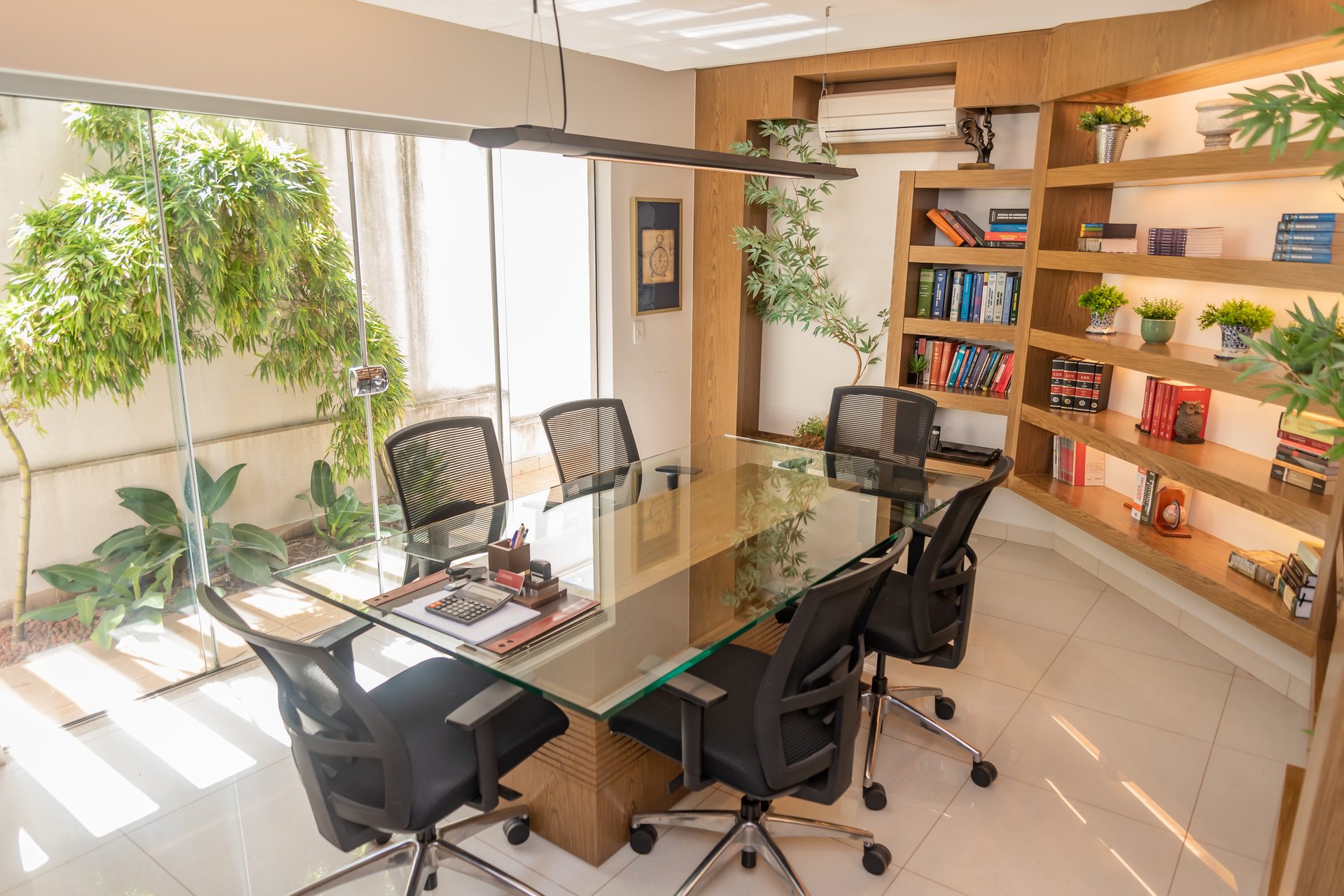 Sala de reunião — escritório Bruno Jussiani